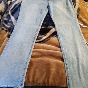 Women's Light Blue Jeans.  Never Worn Have Plenty Of Stretch To Hug Your Curves